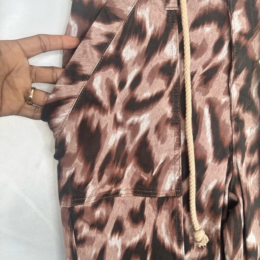NWT Democracy “Ab”‎ Technology Skyrise Cargo Pants Leopard Print Size 6 - Picture 8 of 13